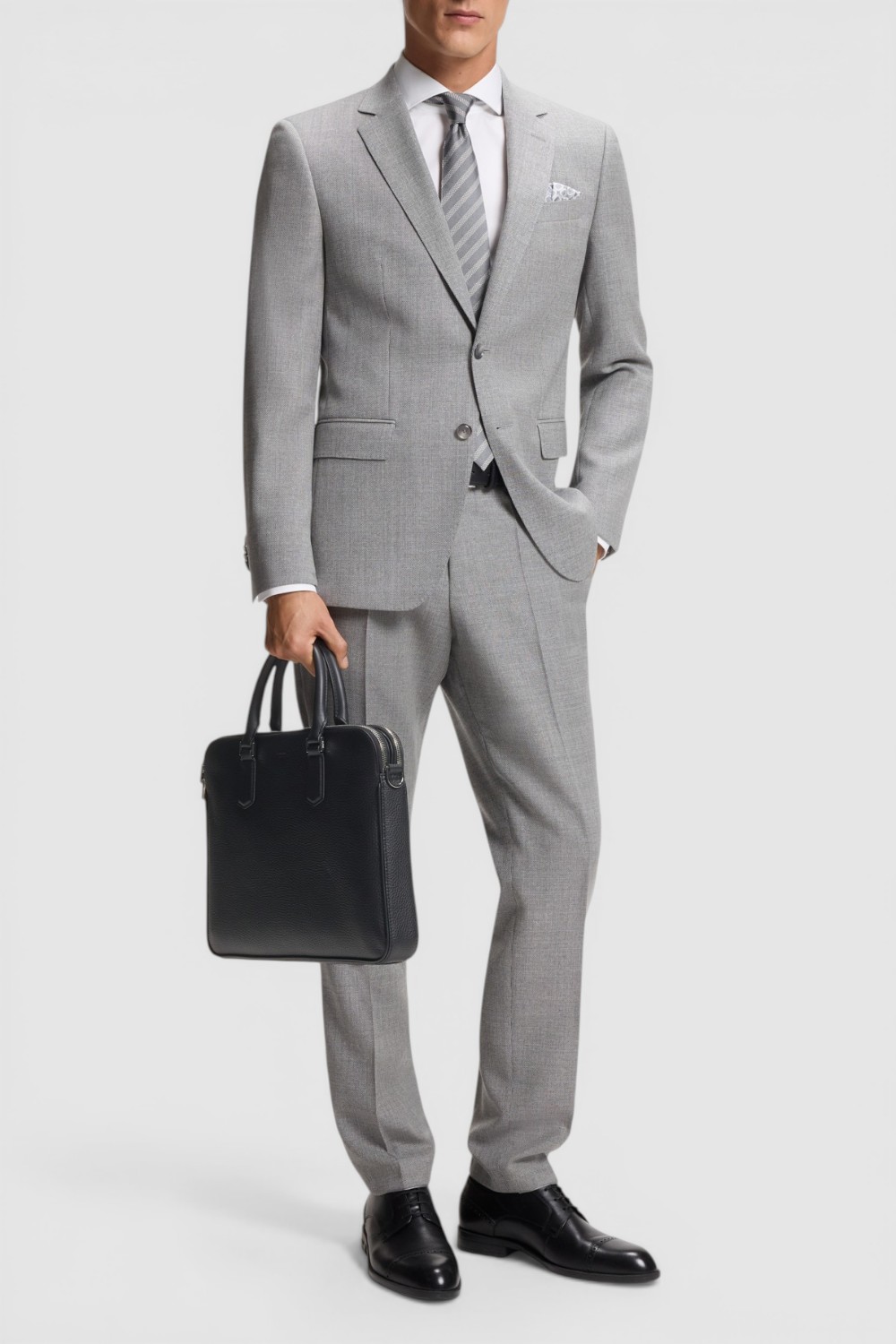 תמונת כל הלוק של תיק מחשב עור